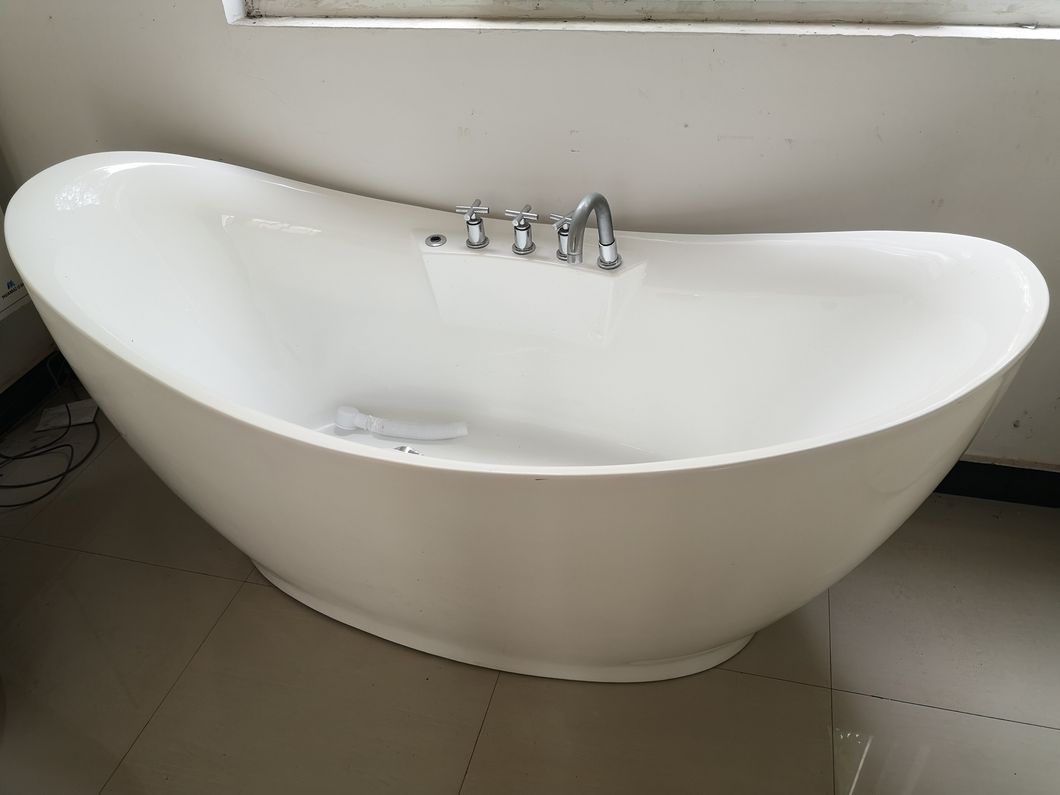 2020 New Design Oval Freestanding Tubs with Faucet for Home Use